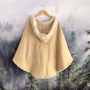 🏆 🌲HP🌲  Haute Hoodie Shearling/Fourrure Shearling Poncho OS